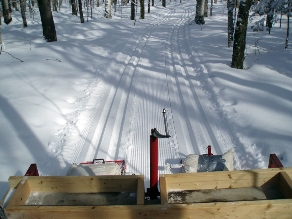 dclv07i04-outside-in-door1-ski-trails